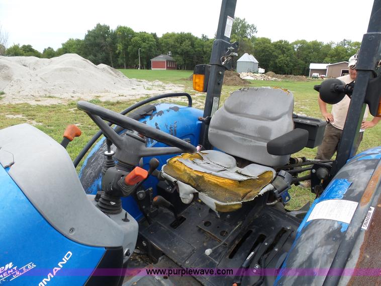image for item J1635 2001 New Holland TN70 tractor
