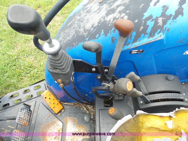image for item J1635 2001 New Holland TN70 tractor