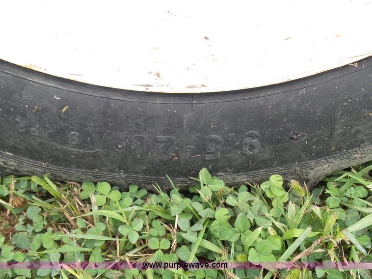 image for item J1635 2001 New Holland TN70 tractor