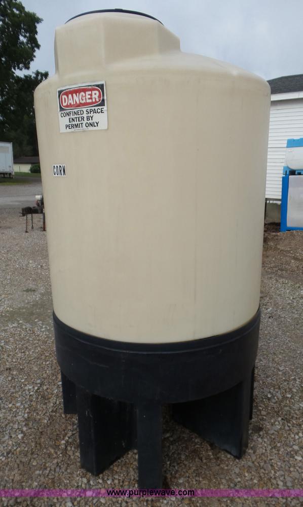 image for item CC9961 (2) poly storage tanks