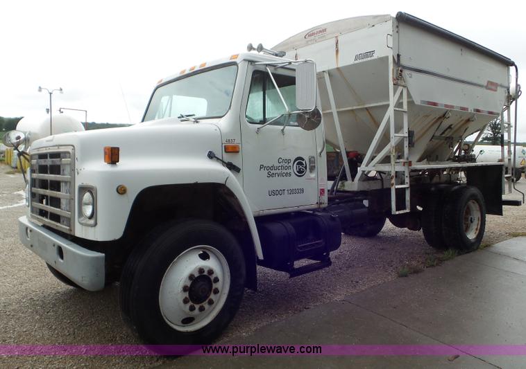 image for item CC9971 1985 International tender truck