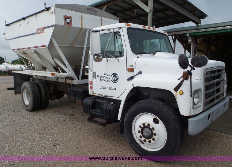 image for item CC9971 1985 International tender truck