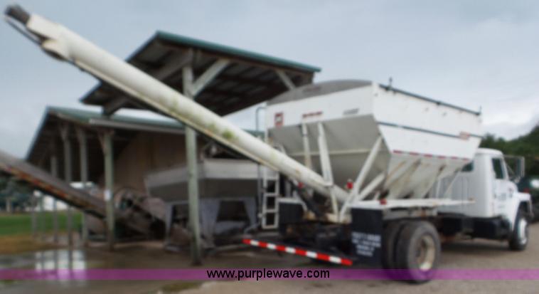 image for item CC9971 1985 International tender truck