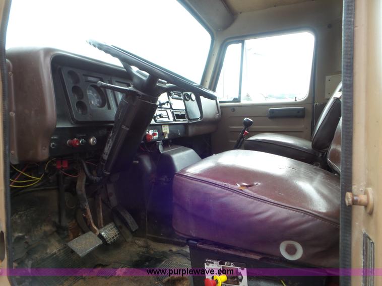 image for item CC9971 1985 International tender truck