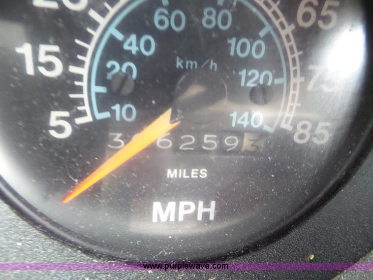 image for item CC9971 1985 International tender truck