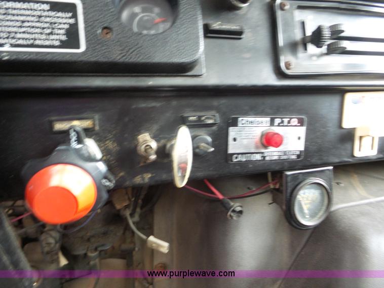 image for item CC9971 1985 International tender truck