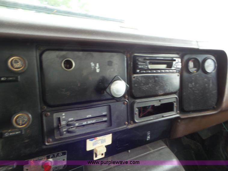 image for item CC9971 1985 International tender truck