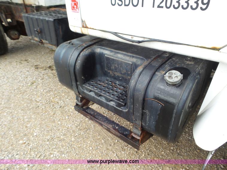 image for item CC9971 1985 International tender truck