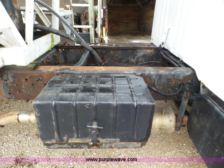 image for item CC9971 1985 International tender truck