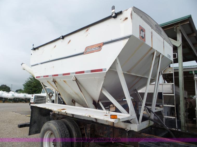 image for item CC9971 1985 International tender truck