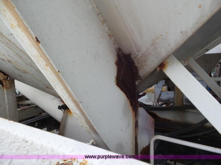 image for item CC9971 1985 International tender truck