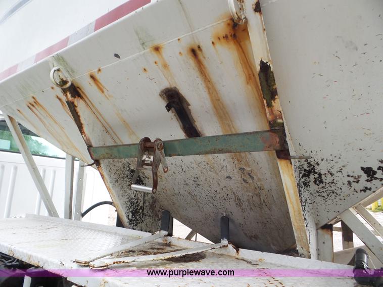 image for item CC9971 1985 International tender truck