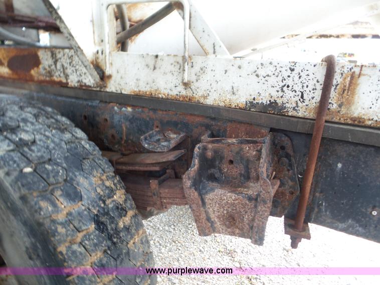 image for item CC9971 1985 International tender truck