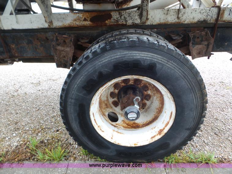 image for item CC9971 1985 International tender truck