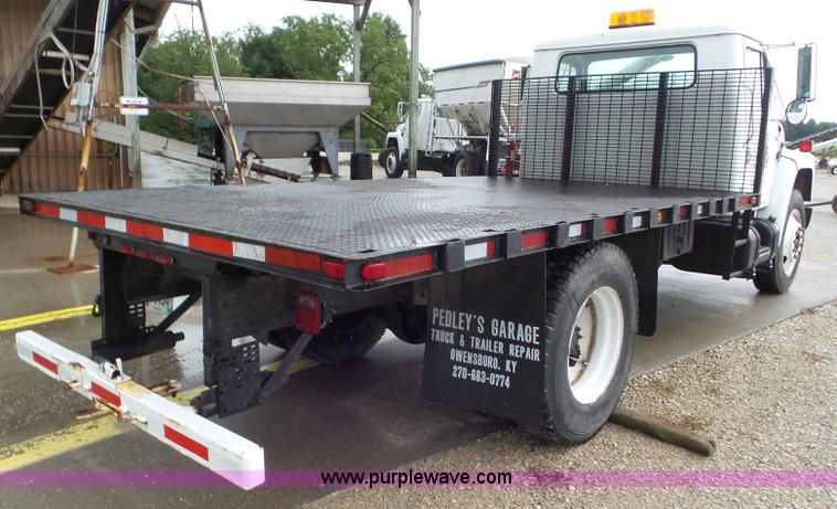 image for item CC9972 1985 International flatbed truck