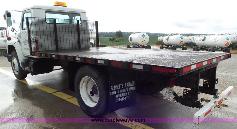 image for item CC9972 1985 International flatbed truck