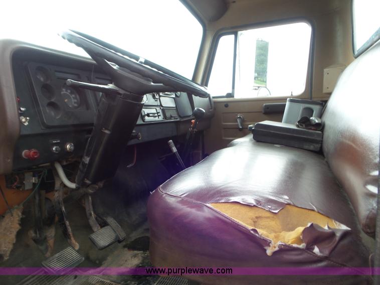 image for item CC9972 1985 International flatbed truck