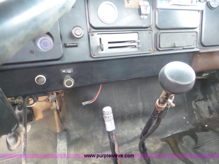 image for item CC9972 1985 International flatbed truck