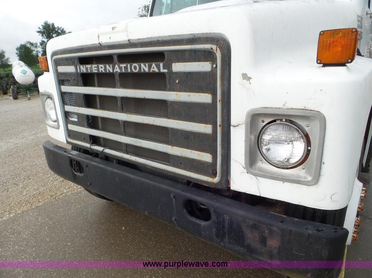 image for item CC9972 1985 International flatbed truck