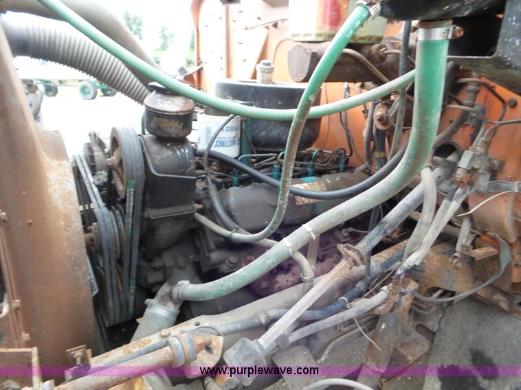 image for item CC9972 1985 International flatbed truck