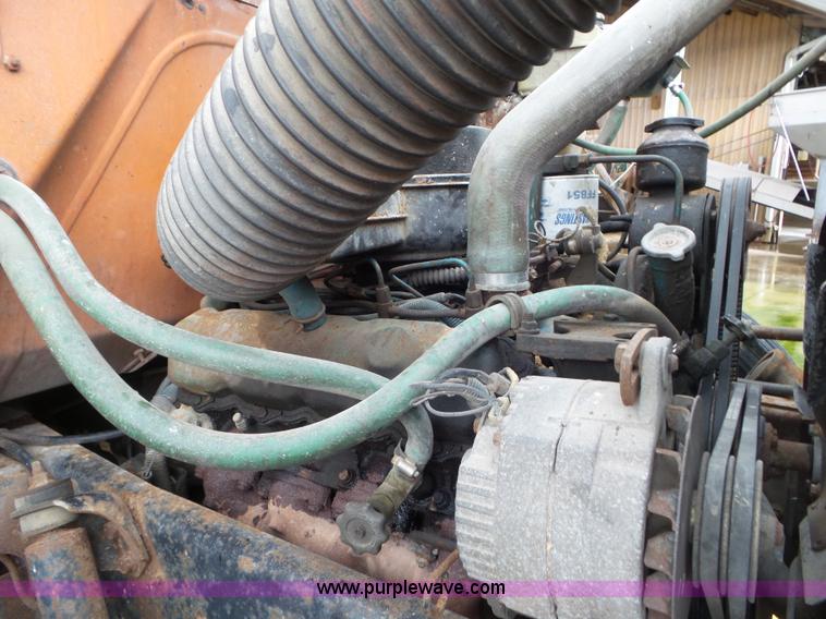 image for item CC9972 1985 International flatbed truck