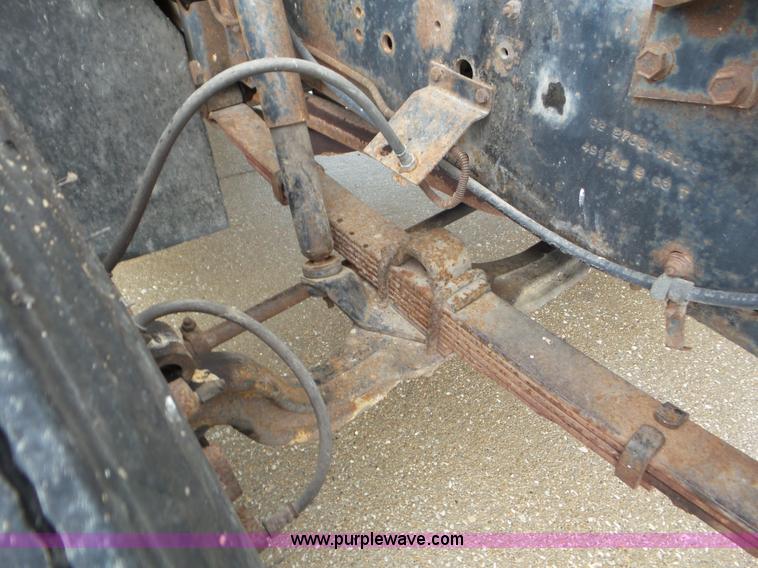 image for item CC9972 1985 International flatbed truck