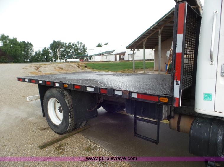 image for item CC9972 1985 International flatbed truck