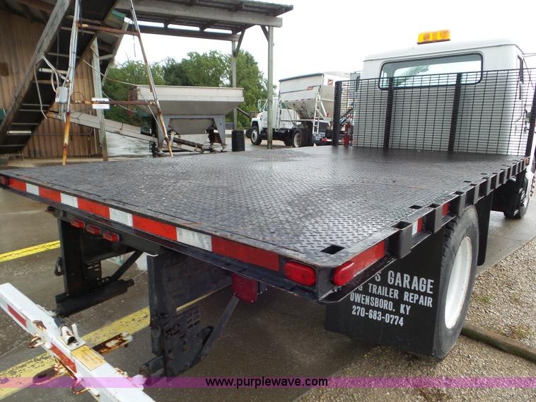 image for item CC9972 1985 International flatbed truck