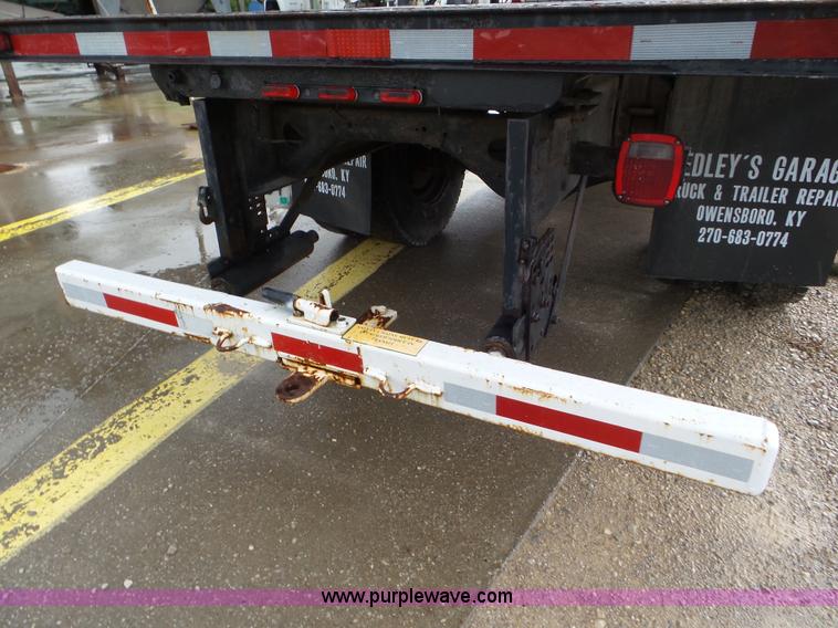 image for item CC9972 1985 International flatbed truck