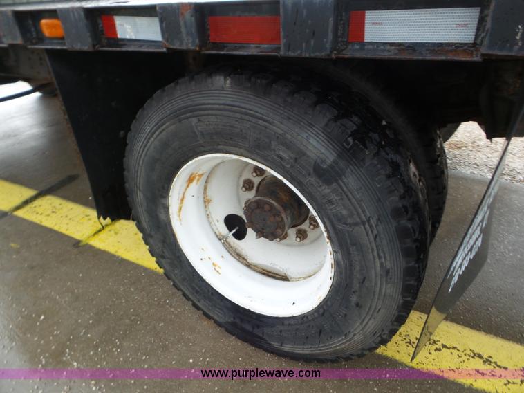 image for item CC9972 1985 International flatbed truck