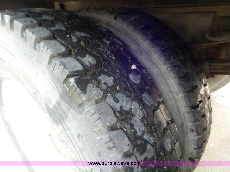 image for item CC9972 1985 International flatbed truck