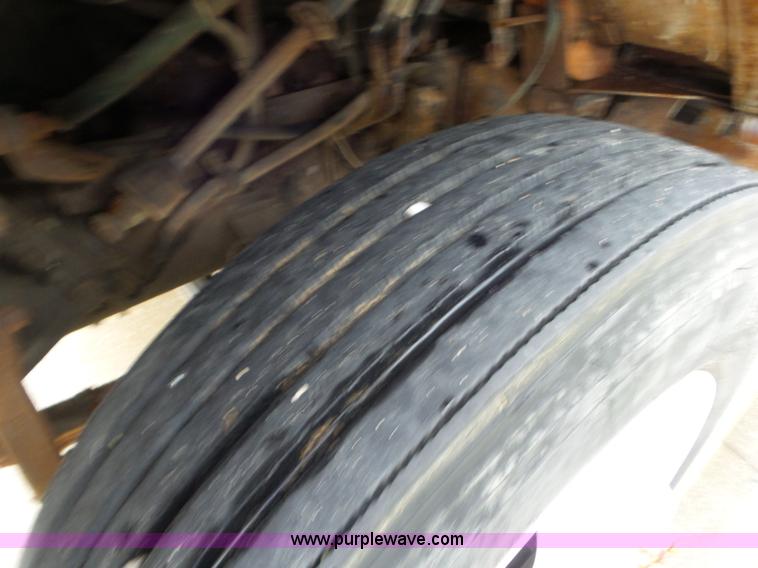 image for item CC9972 1985 International flatbed truck