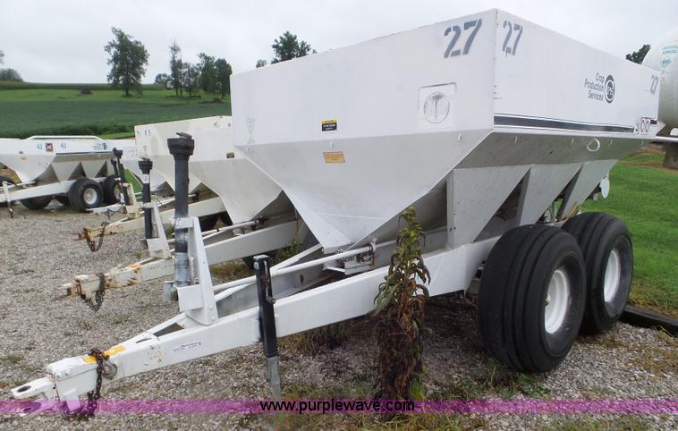 image for item CC9973 2005 Willmar 800 spreader