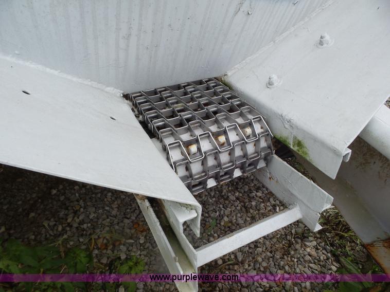 image for item CC9973 2005 Willmar 800 spreader