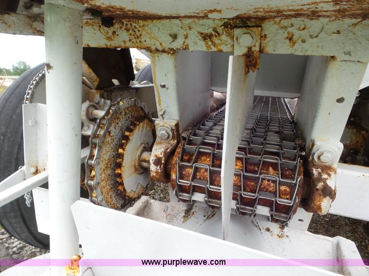 image for item CC9973 2005 Willmar 800 spreader