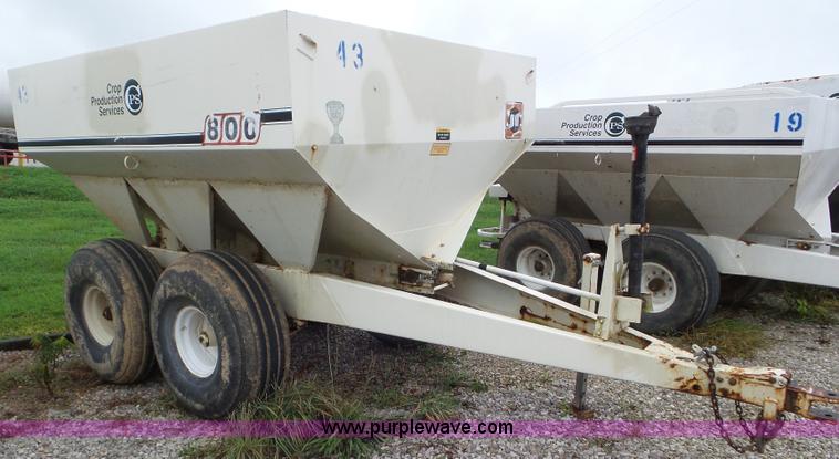 image for item CC9975 2005 Willmar 800 spreader