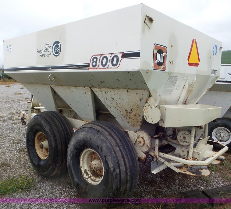 image for item CC9975 2005 Willmar 800 spreader