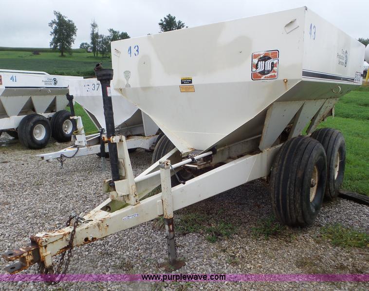 image for item CC9975 2005 Willmar 800 spreader