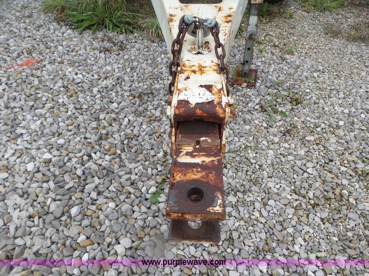 image for item CC9975 2005 Willmar 800 spreader