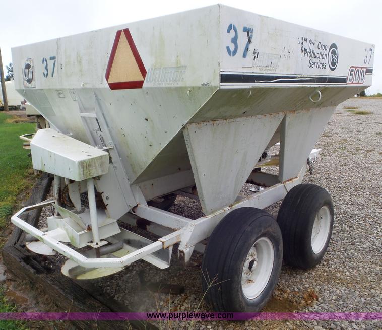 image for item CC9976 2005 Willmar 500 spreader