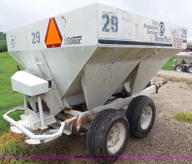 image for item CC9977 2005 Willmar 500 spreader