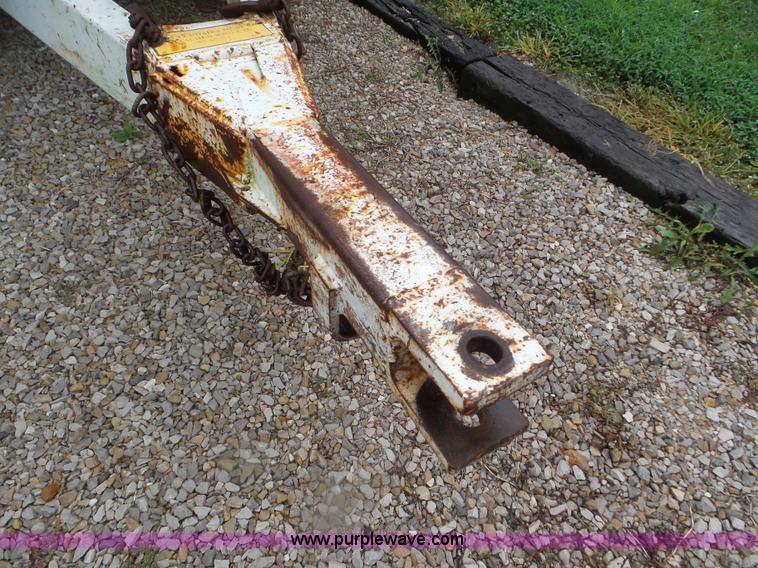 image for item CC9977 2005 Willmar 500 spreader