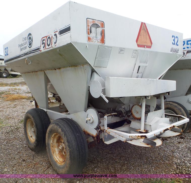 image for item CC9978 2005 Willmar 500 spreader