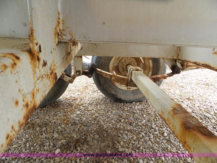 image for item CC9978 2005 Willmar 500 spreader