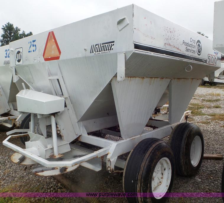 image for item CC9979 2005 Willmar 500 spreader