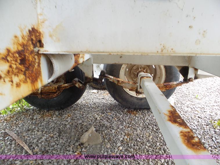 image for item CC9980 2005 Willmar 500 spreader