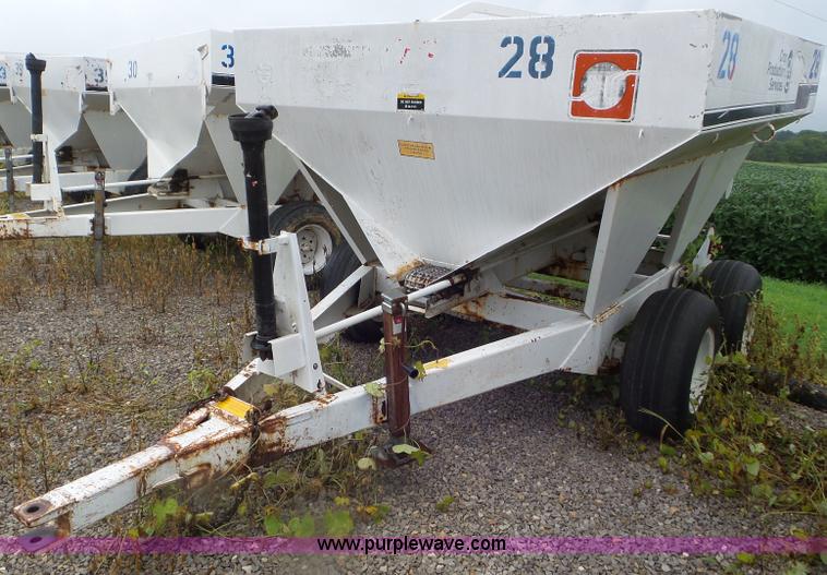 image for item CC9981 2005 Willmar 500 spreader