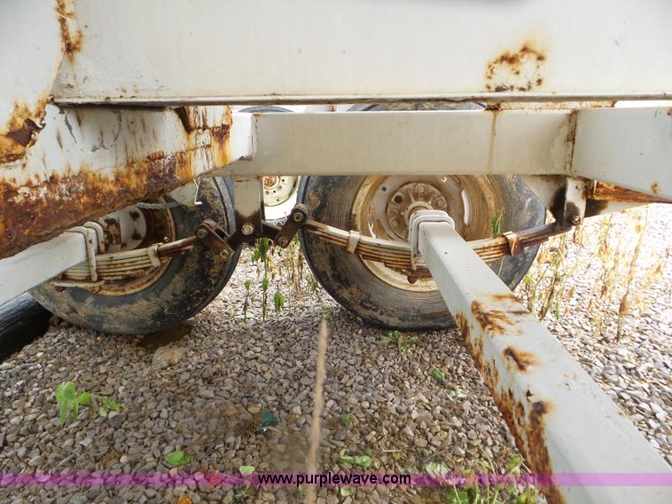 image for item CC9982 2005 Willmar 500 spreader