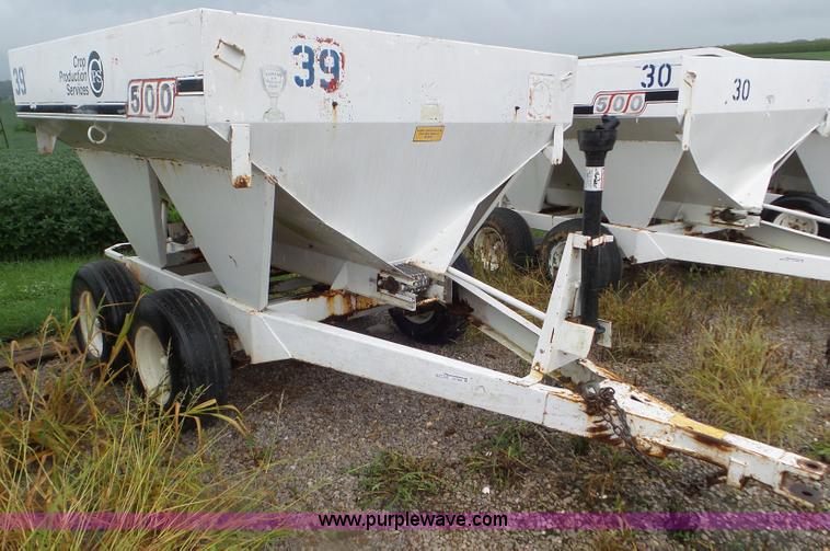 image for item CC9983 2005 Willmar 500 spreader