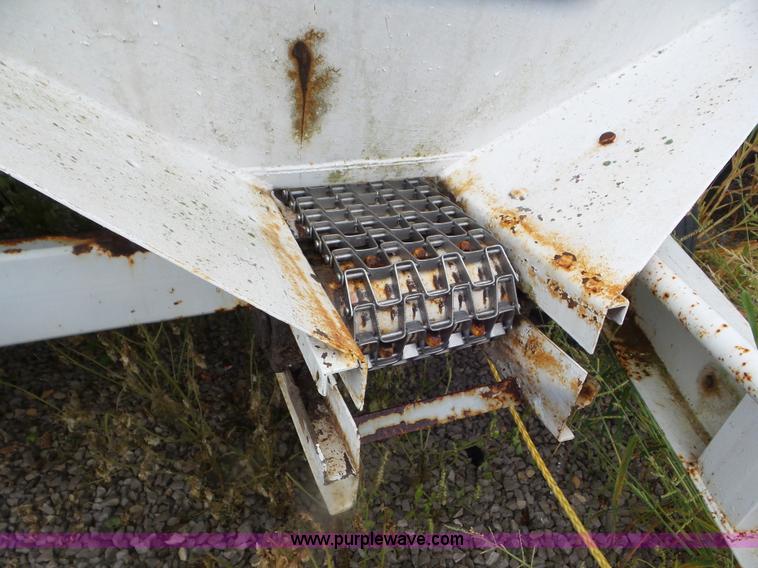 image for item CC9984 2005 Willmar 500 spreader